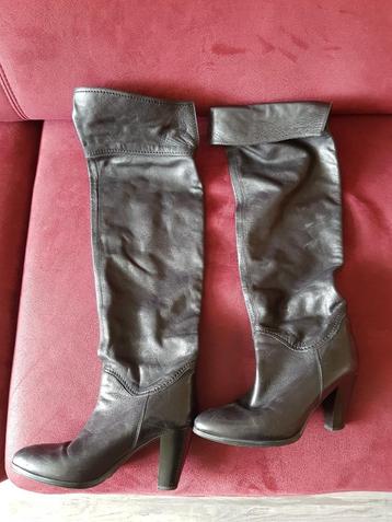@ Zwarte hoge leren laarzen met hak maat 36 beschikbaar voor biedingen