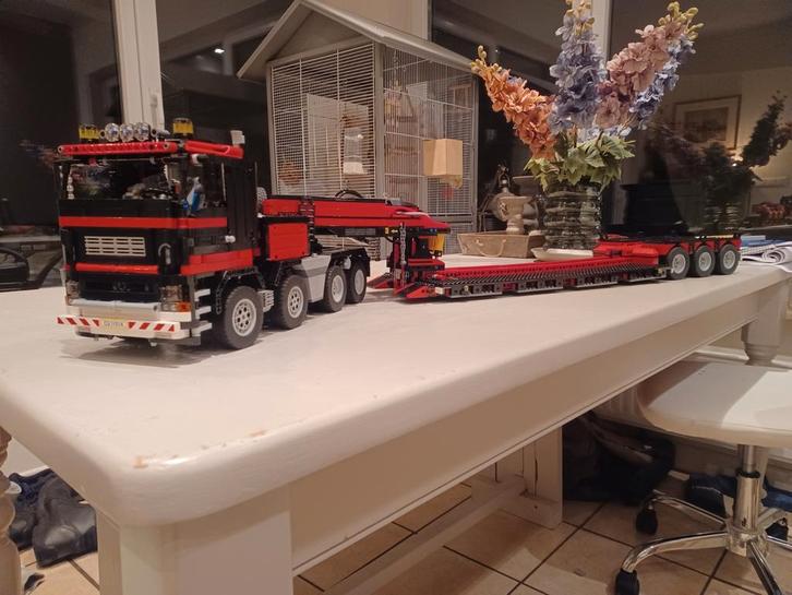 Lego moc vrachtwagen met dieplader, Kinderen en Baby's, Speelgoed | Duplo en Lego, Zo goed als nieuw, Ophalen
