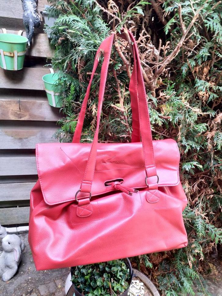 Daniel Hechter schoudertas steenrood Zweeds rood, Sieraden, Tassen en Uiterlijk, Tassen | Damestassen, Ophalen of Verzenden