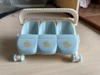 Sylvanian Families Kinderwagen drieling 5533, Verzamelen, Ophalen of Verzenden, Zo goed als nieuw, Poppenhuis