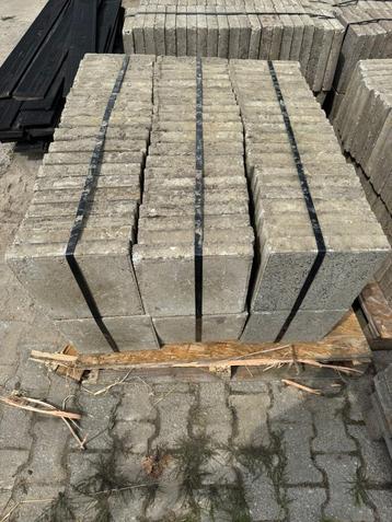 Stoeptegels 30x30 beschikbaar voor biedingen