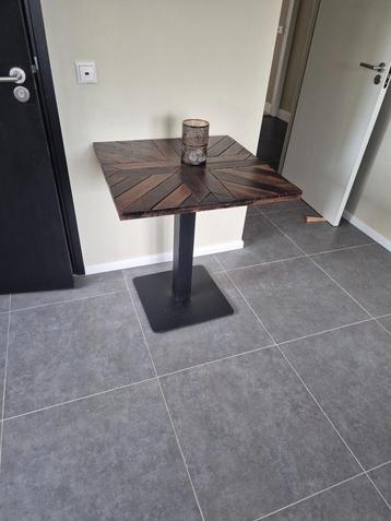 Verschillende horeca eettafels 70 x 70, metalen voetplaat beschikbaar voor biedingen