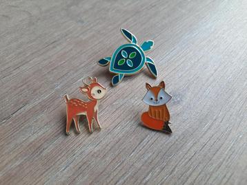 3 mooie pins van dieren te koop beschikbaar voor biedingen
