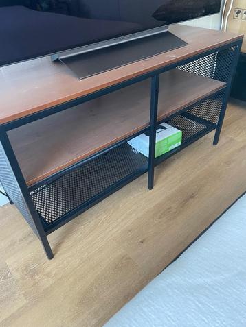 Industrieel TV Meubel beschikbaar voor biedingen