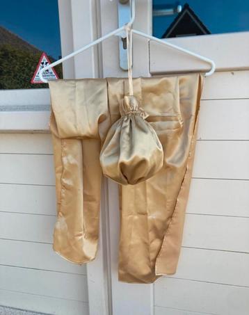Goudkleurig sjaaltje en tasje van Bridal Spain beschikbaar voor biedingen