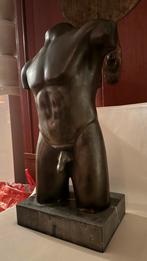 Bronzen torso sculptuur man groot op marmeren voet beeld, Verzenden