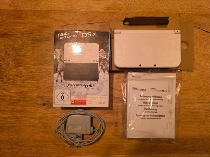 New Nintendo 3ds XL Fire Emblem Fates Edition compleet!, Spelcomputers en Games, Games | Nintendo 2DS en 3DS, Zo goed als nieuw