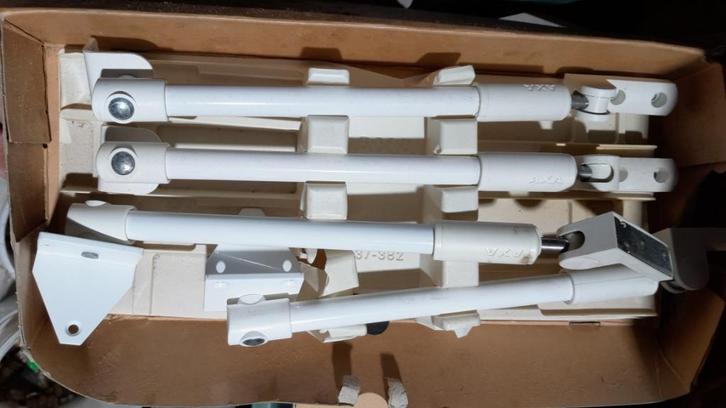 Raamuitzetter Telescopisch Axa 2800/30, Doe-het-zelf en Verbouw, Hang- en Sluitwerk, Nieuw, Schuif of Grendel, IJzer, Ophalen