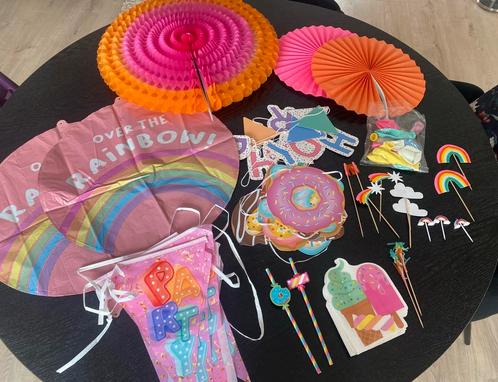Regenboog versiering / kinderfeestje, Hobby en Vrije tijd, Feestartikelen, Zo goed als nieuw, Versiering, Verjaardag, Ophalen of Verzenden