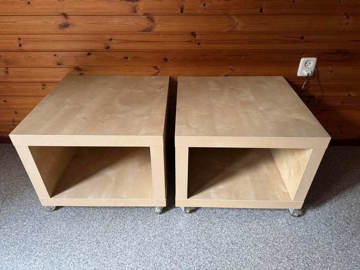 Twee nachtkastjes op wieltjes, Huis en Inrichting, Slaapkamer | Nachtkastjes, Gebruikt, Minder dan 55 cm, 45 tot 65 cm, Hout, Ophalen