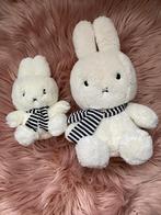 Harige nijntjes knuffels met sjaal. 34 / 21 cm, Verzenden, Nieuw, Konijn