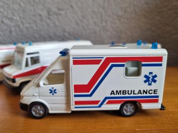 4x ambulance Mercedes (Siku) beschikbaar voor biedingen
