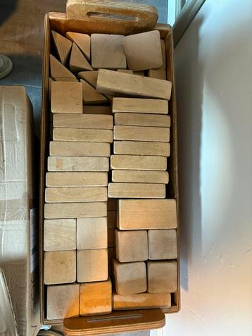 Houten speelblokken beschikbaar voor biedingen