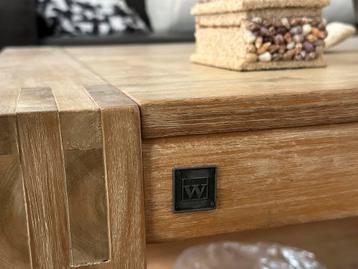 Salontafel van acacia hout beschikbaar voor biedingen
