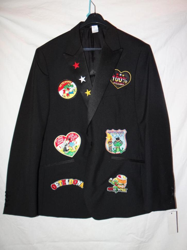 Leuk zwart OETELDONK/DEN BOSCH jas met emblemen (8), Kleding | Heren, Carnavalskleding en Feestkleding, Zo goed als nieuw, Kleding
