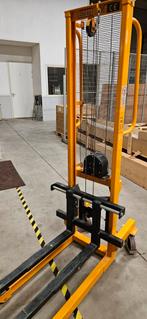 Handmatige stapelaar 250kg met lier, Ophalen, Zo goed als nieuw