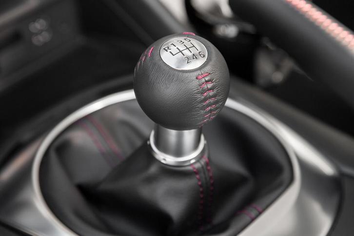 GEZOCHT: Mazda MX-5 ND OEM Schakelpookknop, Auto diversen, Tuning en Styling, Ophalen of Verzenden