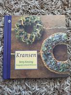 p19 Kransen - Betty Kessing, Ophalen of Verzenden, Zo goed als nieuw