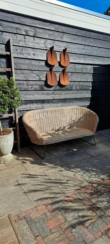 Rotan bankje beschikbaar voor biedingen