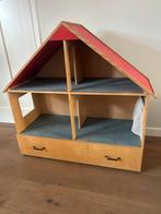 Groot houten poppenhuis + Barbies jaren 90, Ophalen, Gebruikt, Poppenhuis