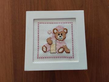 Magneetboxje om te borduren  beschikbaar voor biedingen