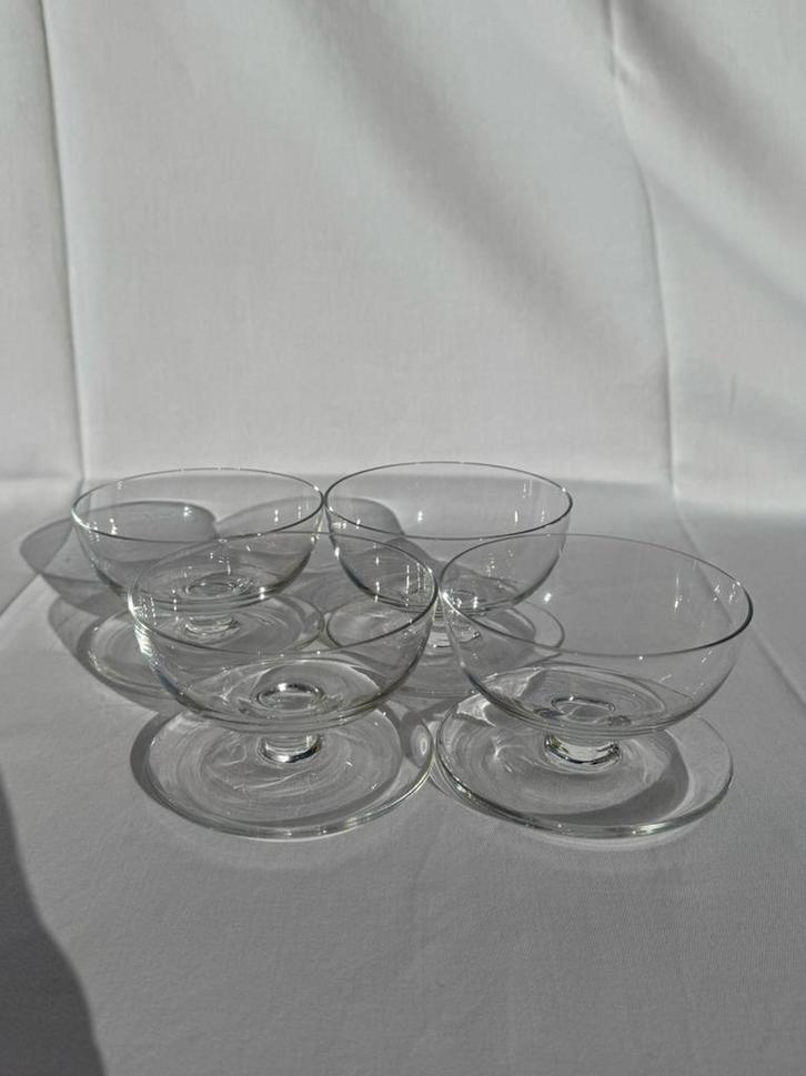 4 glazen dessert coupes, Antiek en Kunst, Antiek | Glas en Kristal, Ophalen of Verzenden