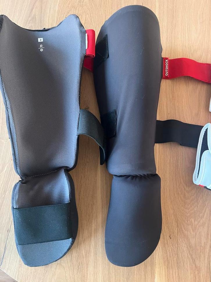 Kickboks set (handschoenen + scheenbeschermers), Sport en Fitness, Vechtsporten en Zelfverdediging, Zo goed als nieuw, Overige