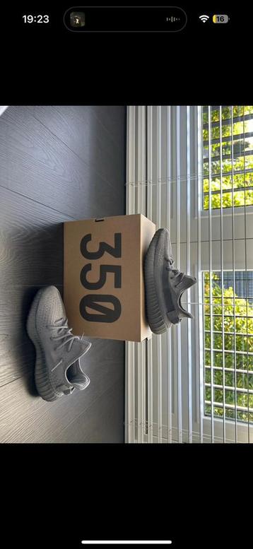 Yeezy 350 boost  sneakers maat 40 2/3 beschikbaar voor biedingen