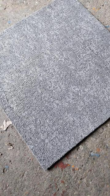 Tapijttegels beschikbaar voor biedingen