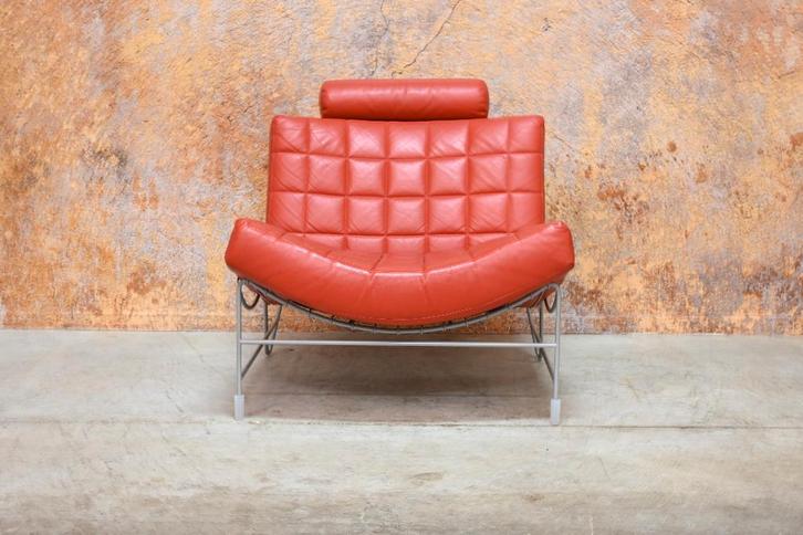 ZGANieuw! rode leren Leolux Volare design fauteuil, Huis en Inrichting, Fauteuils, Zo goed als nieuw, Leer, Metaal, 50 tot 75 cm