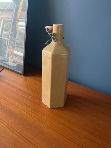 Aardewerk Vaas met Beugel beschikbaar voor biedingen