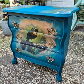 Leuk buikkastje met 3 laden in het petrol blauw groen vogel beschikbaar voor biedingen