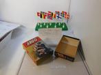 LEGO 242 - 12 x Vlaggen + Doosje - 1:87, Hobby en Vrije tijd, Modelauto's | 1:87, Ophalen of Verzenden, Gebruikt, Overige typen