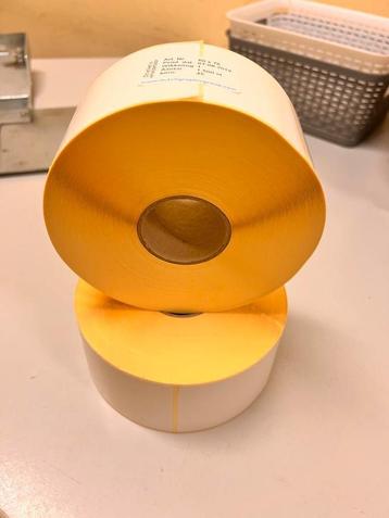 Etiketten Stickers 60x76mm wit (5 dozen a 30.000 stuks) beschikbaar voor biedingen