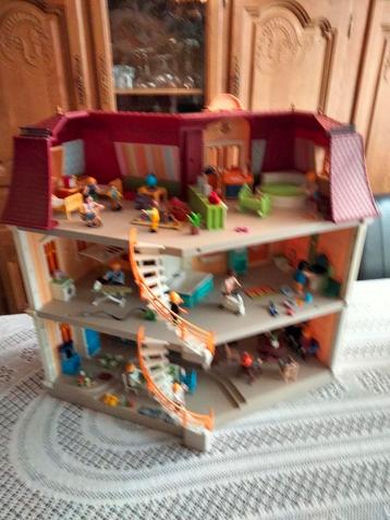 Zeer groot herenhuis van Playmobil. beschikbaar voor biedingen