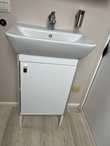 Ikea Wastafel met Onderkast - Compact Formaat beschikbaar voor biedingen