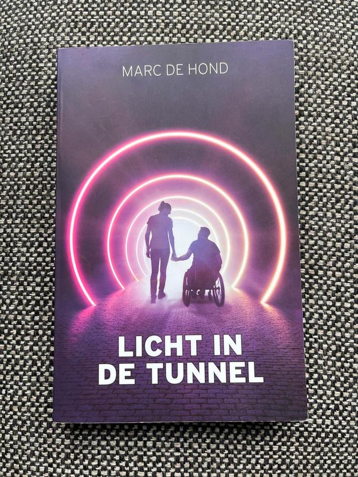 Licht in de Tunnel - Marc de Hond, Boeken, Biografieën, Zo goed als nieuw, Overige, Ophalen