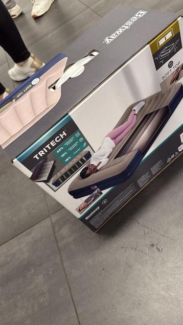 Bestway luchtbed met ingebouwde pomp 2,03 x 1,52 m beschikbaar voor biedingen