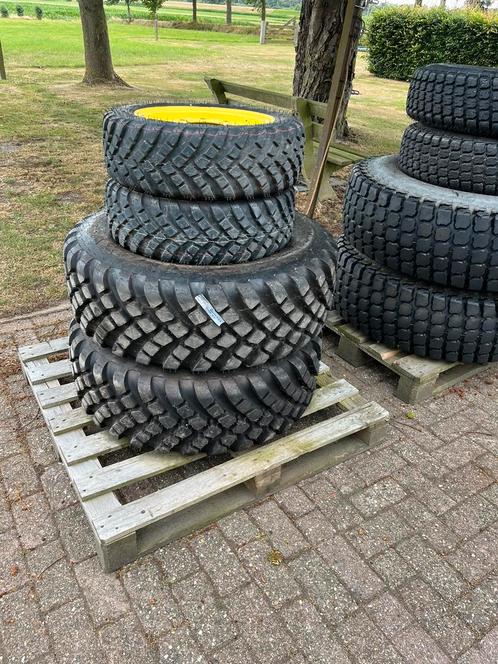 gazonbanden(jonh deere en andere)mini trekker, Zakelijke goederen, Agrarisch | Onderdelen | Banden, Velgen en Assen, Ophalen of Verzenden