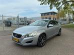 Volvo V60 D6 215pk Plug-in Hybrid 2013 | Full Option, 1800 kg, 1848 kg, Zilver of Grijs, Te koop