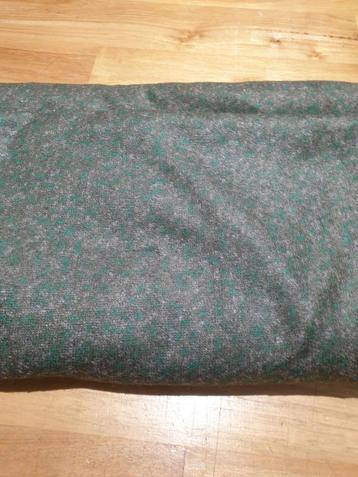 Wol groen grijs  beschikbaar voor biedingen