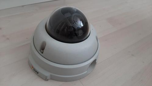 Axis 225FD dome beveiligingscamera met POE adapter, Audio, Tv en Foto, Videobewaking, Zo goed als nieuw, Buitencamera, Ophalen of Verzenden