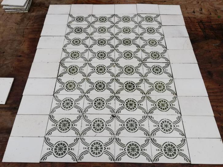 101hx92br Set antieke tegels, 36 groen decor, 24 effen, Antiek en Kunst, Antiek | Wandborden en Tegels, Ophalen