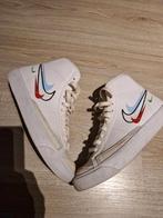 Nike Blazer Mid 77 Swoosh Pack (GS)  38, Kleding | Dames, Schoenen, Ophalen of Verzenden, Zo goed als nieuw, Wit, Sneakers of Gympen