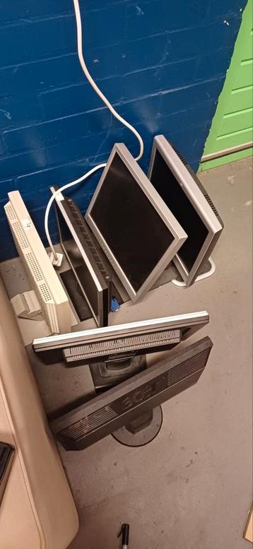 Oude Computers Schermen zonder kabels beschikbaar voor biedingen