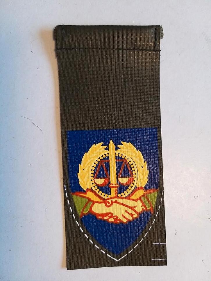 IDF mouwembleem juridische dienst, Verzamelen, Militaria | Algemeen, Landmacht, Embleem of Badge, Nederland, Ophalen of Verzenden