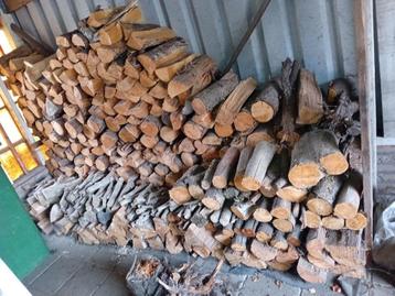 1,5 kuub dennenhout, gedroogd gekloofd en gestapeld beschikbaar voor biedingen