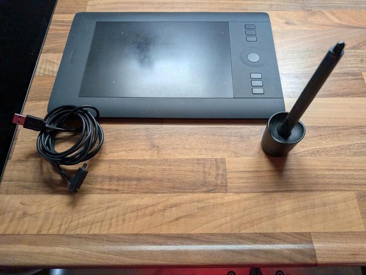 Wacom Intuos Pro PTH-451 Pen Tablet, Computers en Software, Tekentablets, Gebruikt, Bedraad, Multi-touch, Ophalen