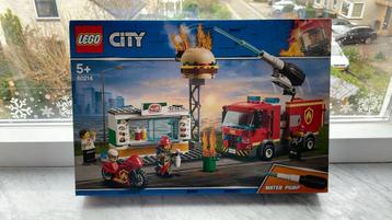 LEGO CITY 60214 - brand bij het hamburgerrestaurant