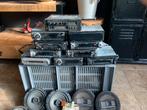 Te koop een krat met retro radio’s en speakers, Auto diversen, Ophalen of Verzenden, Gebruikt